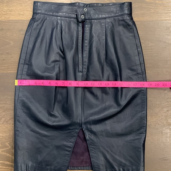 Vintage DANIER Black Leather Pencil Skirt 🖤 — Timeless & Chic - Picture 7 of 9